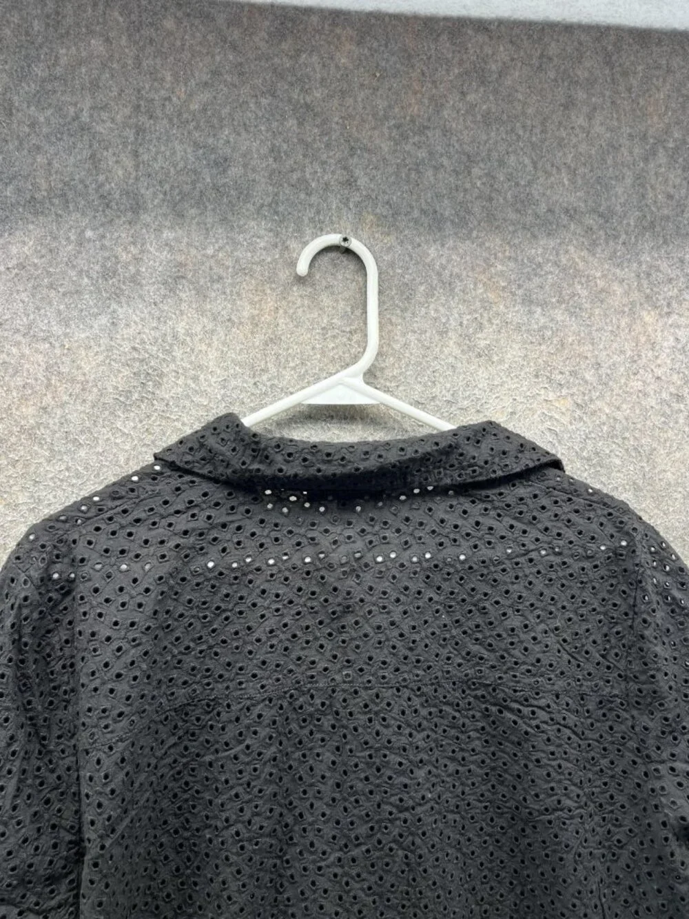 Madewell Blouse Womens XXL Black Eyelet Button Front Flutter Sleeve Cropped - Picture 9 of 10